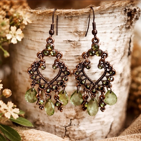 Vintage Jewelry - Vintage Boho Peridot Green Chandelier Earrings Copper Tone 2.5”